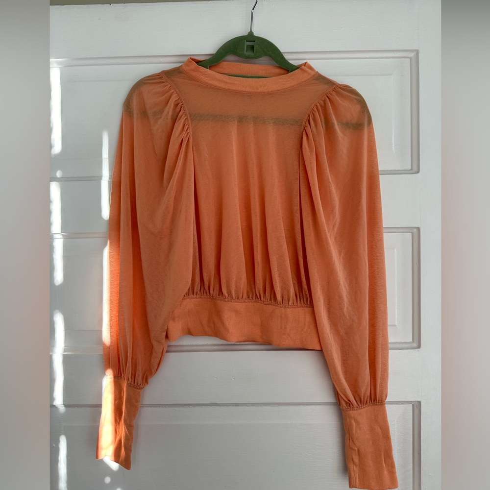 Free people movement peach top. Sz Small